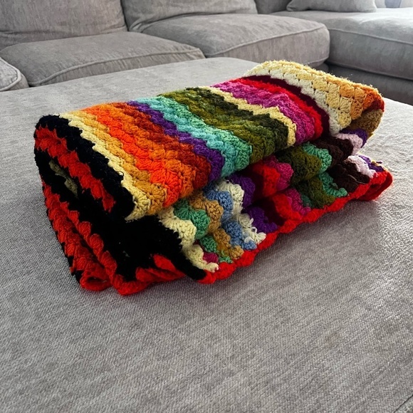 Handmade Crochet Afghan Blanket Multicolor Shell Stitch rainbow - Picture 7 of 7
